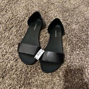 NWT. BLACK SANDAL